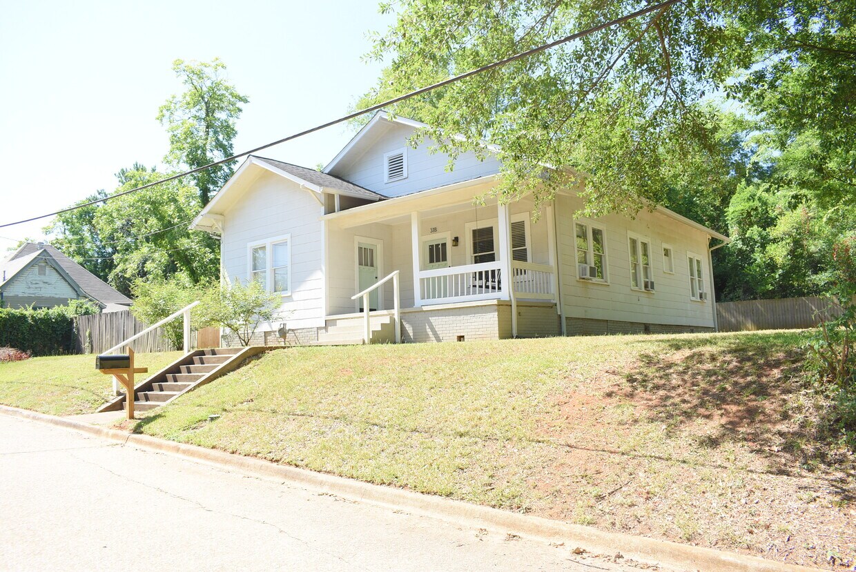 Primary Photo - 318 Magnolia St