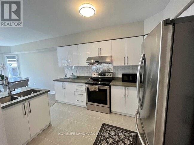 Building Photo - 545 Menczel Crescent