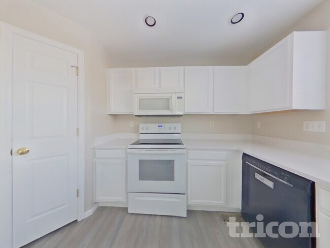 Building Photo - 2691 E 132nd Ave