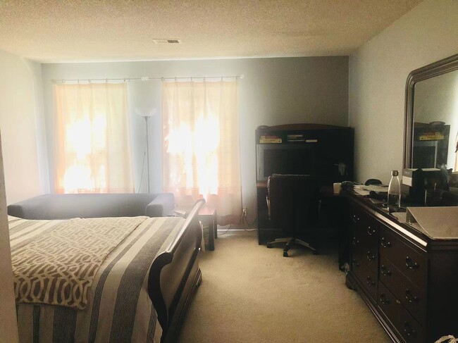 Foto del edificio - 1122 Bartlett Rd