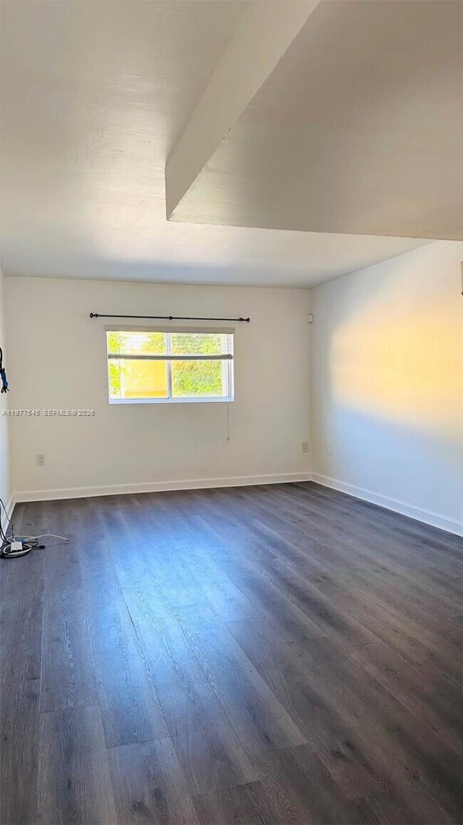 Foto del edificio - 8240 SW 149th Ct