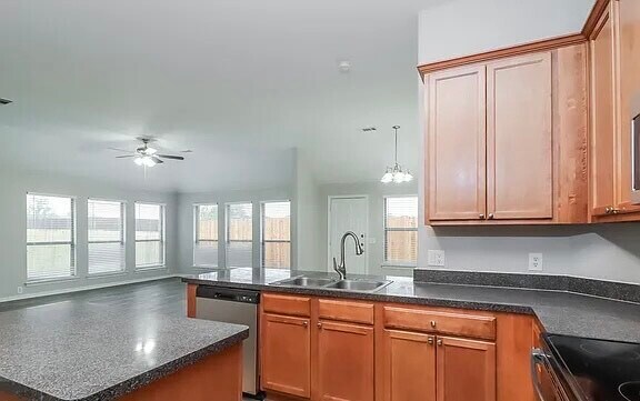 Foto del edificio - 824 Cutting Horse Dr