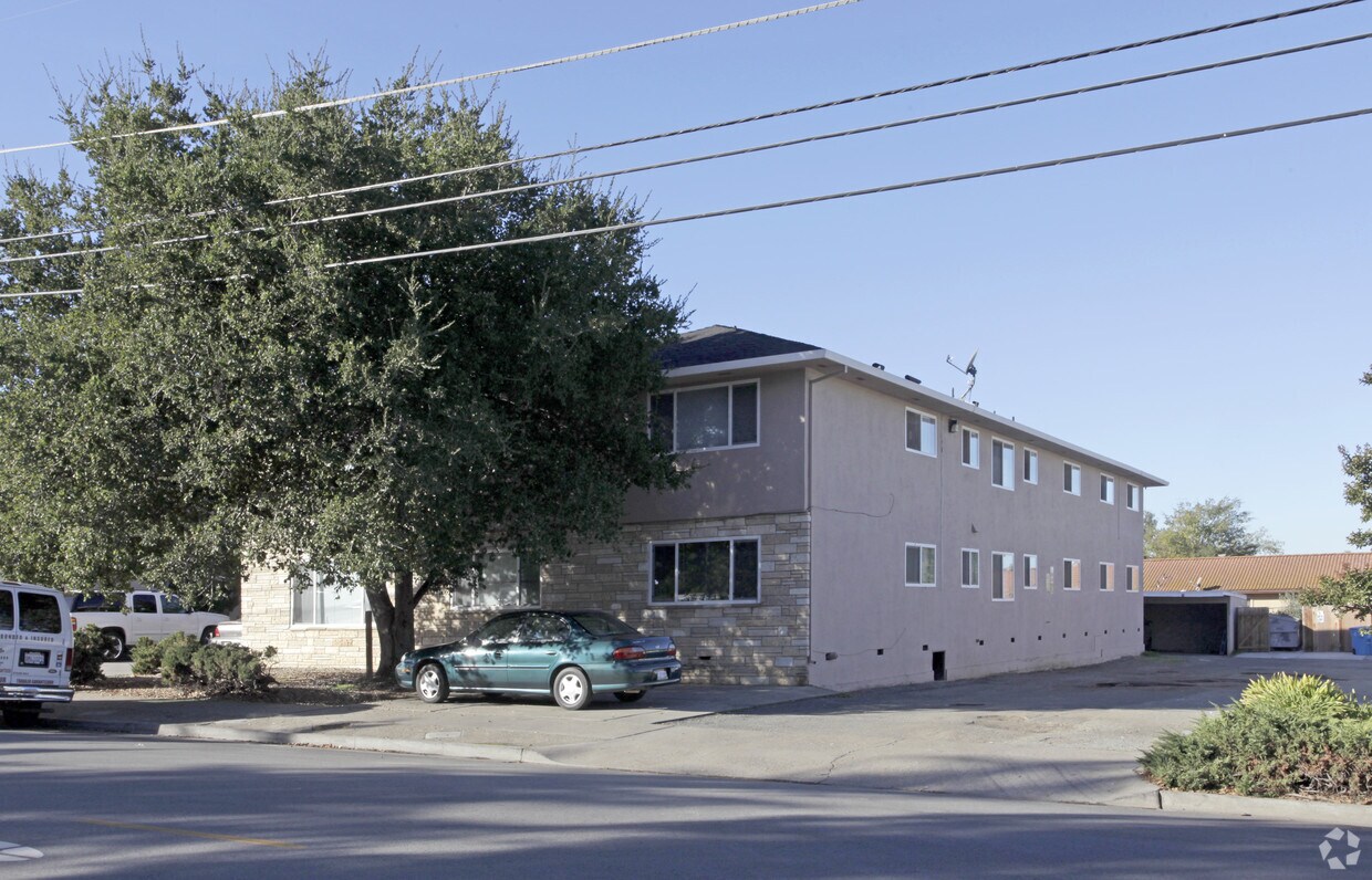 Primary Photo - 1550 Valley View Rd