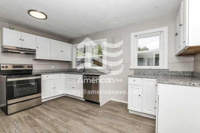 Building Photo - 609 W 33rd St