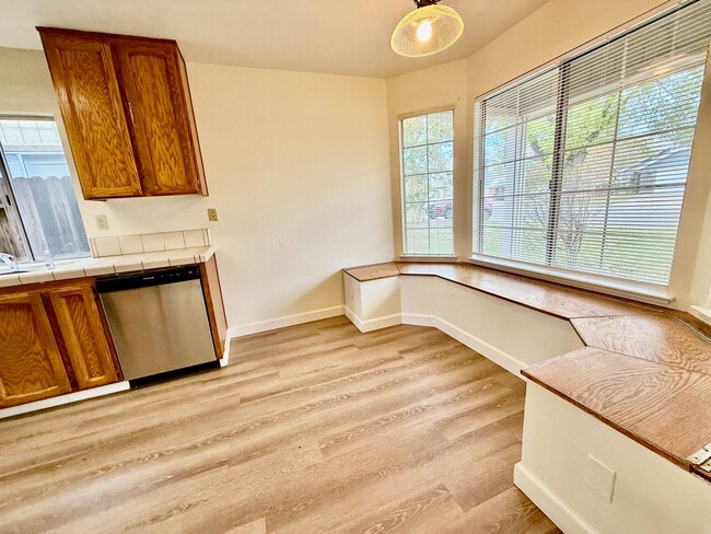 Building Photo - Nice home available immediately