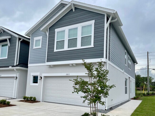 Foto del edificio - 4 Bedroom, 3 Bathroom Corner Unit Town Home!