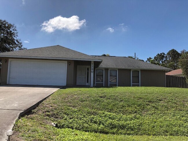 Foto del edificio - Beautiful 3BR Home in Prime Port St. Lucie Location – Near I-95 & Beaches!