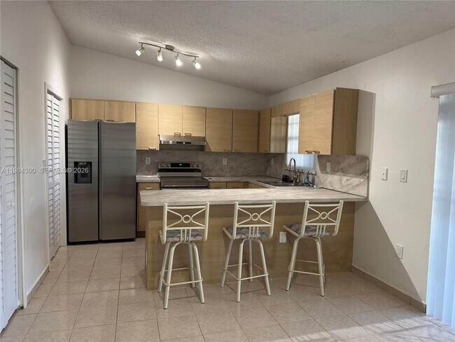 Foto del edificio - 14325 SW 11th Terrace