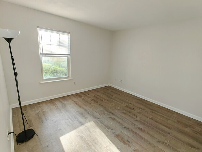 Dormitorio - 1150 Collier Rd NW