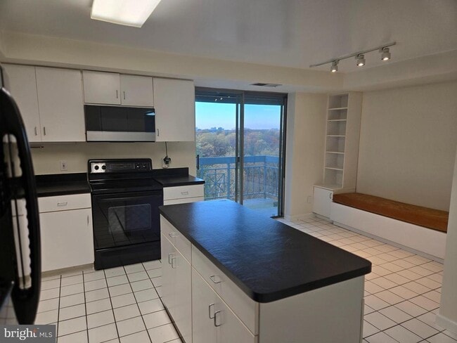 Foto del edificio - 5450 Whitley Park Terrace