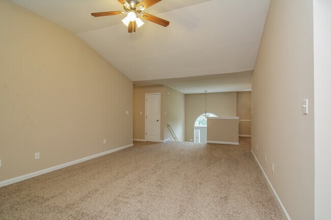 Building Photo - 40 Savoy Park Dr
