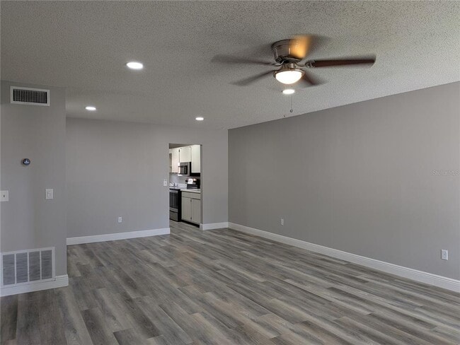 Foto del edificio - 725 Northlake Blvd