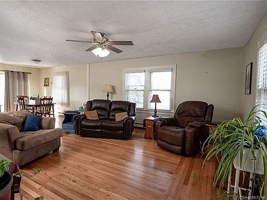 Building Photo - 19 Indian Neck Ave