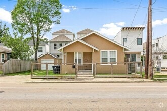 Building Photo - 1435 N Durham Dr