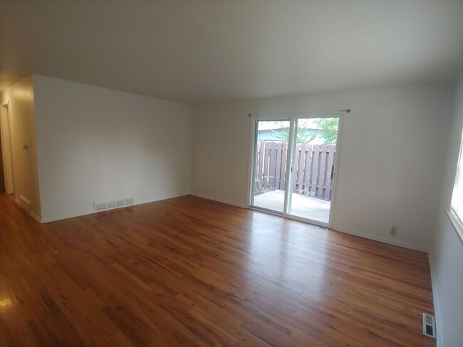 Building Photo - Cozy 3B/1.5B in Boulder - Available 3/1!