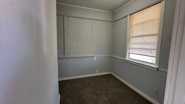 Building Photo - 904 Herbert Ave