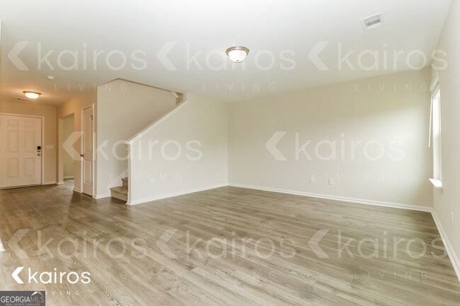 Building Photo - 22 Red Oak Dr.