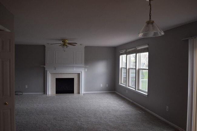 Building Photo - 4 bed 2.5 bath in Waterford for rent