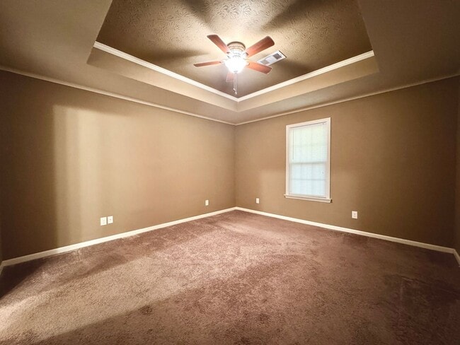 Building Photo - 3/2 Across from Southside High School