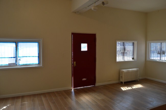 Foto del edificio - 375 Manhattan Ave