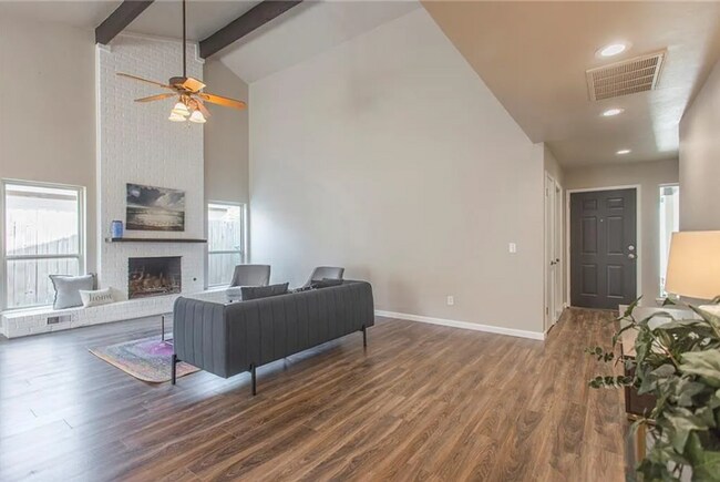 Building Photo - Beautifully Renovated 3BD/2BTH Home with Open Kitchen, Fireplace & Storm Shelter