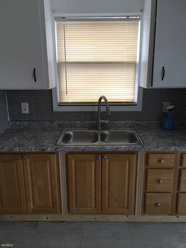 Foto del edificio - 3 br, 1 bath House - 19799 Dresden St