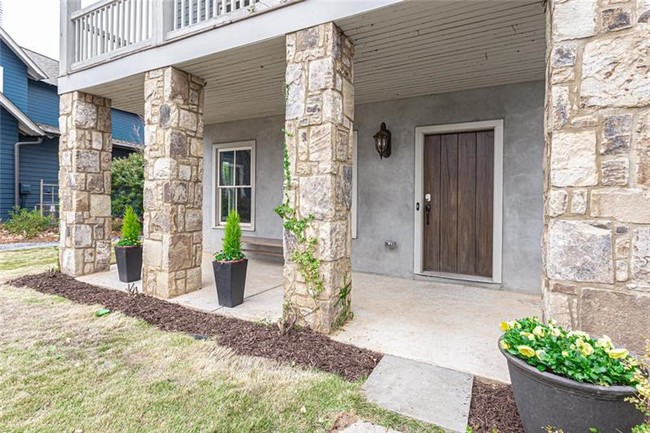 Building Photo - 956 Glenwood Park Dr SE
