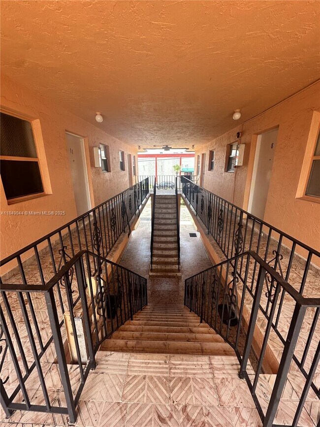 Foto del edificio - 720 W 16th St