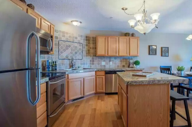 Kitchen - 17560 69th Plz N