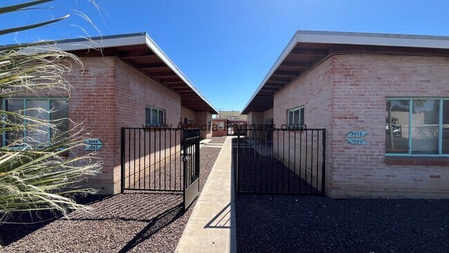 Building Photo - Beautiful 4-Plex w/ Storage