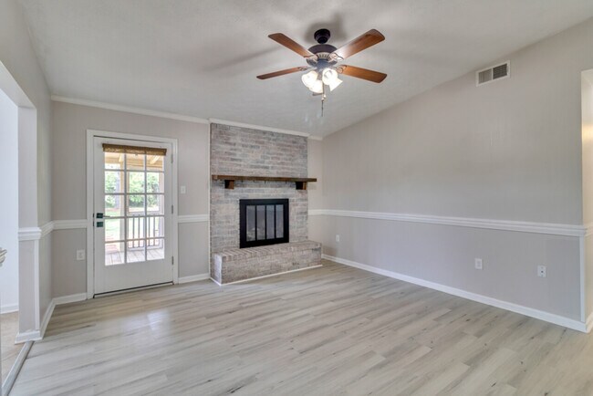 Building Photo - 22 Barksdale Dr