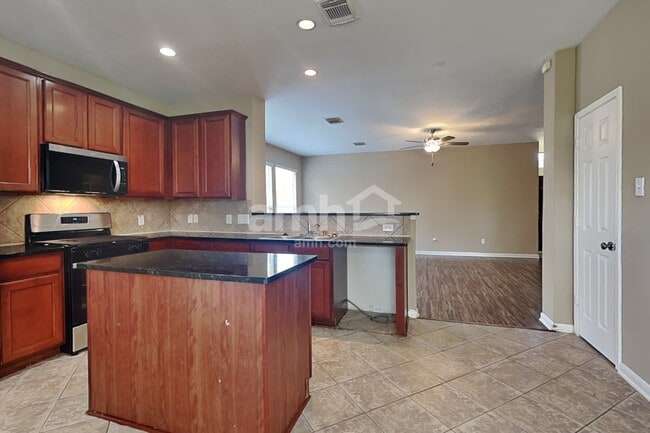 Building Photo - 7418 Jacobs Well Dr