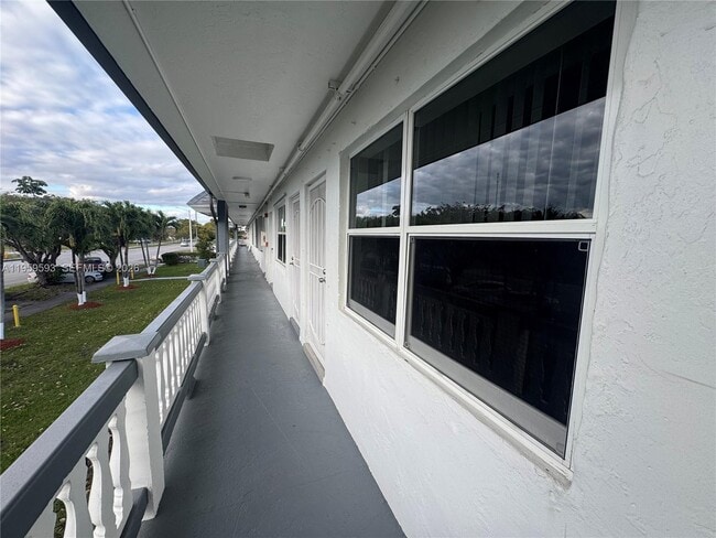 Building Photo - 20337 NE 2nd Ave