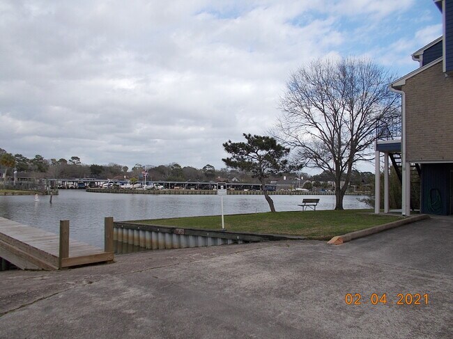 Relax on bench - 18519 Egret Bay Blvd