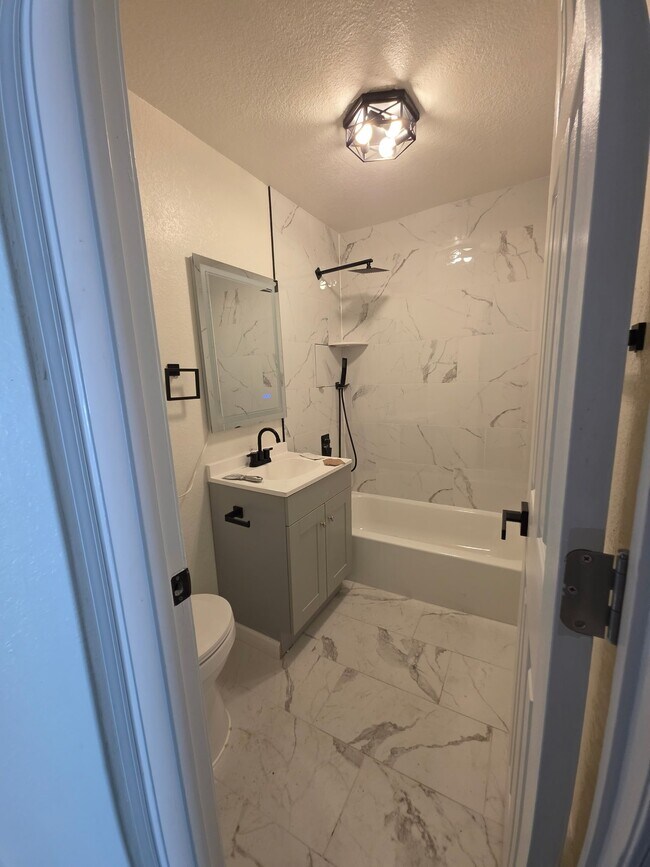 Foto del edificio - 1521 Cary Ave