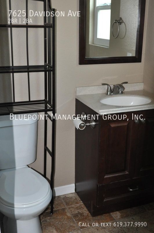 Building Photo - Quiet Town Home  Centrally  Located