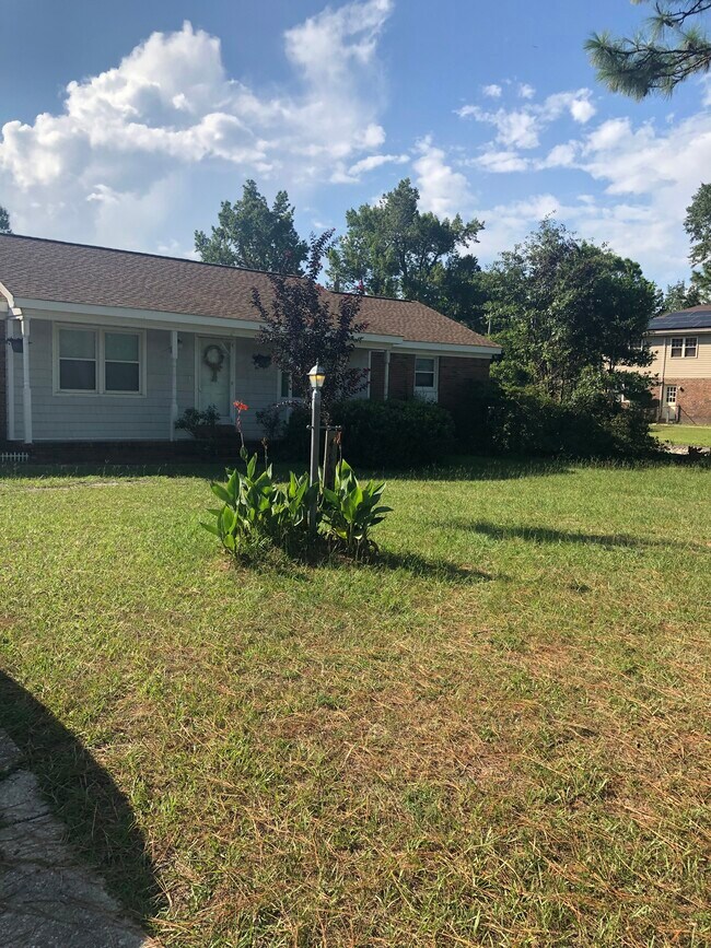 Building Photo - 4905 College Acres Dr