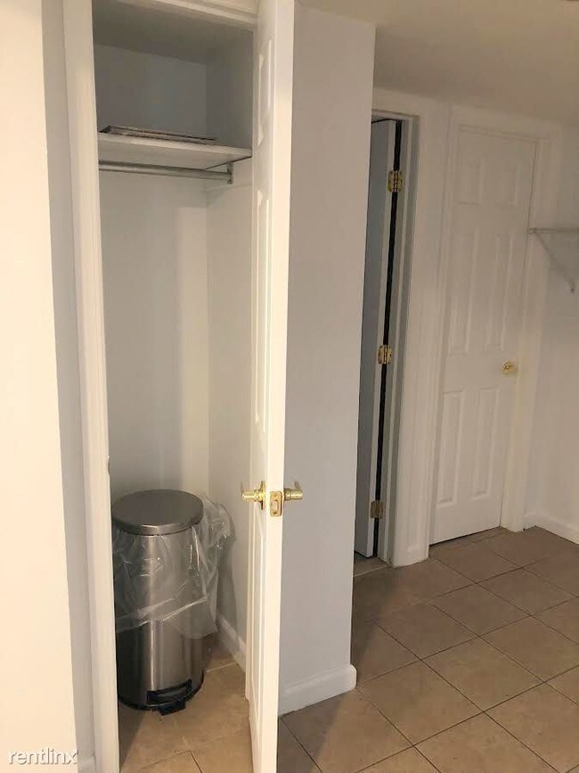 Building Photo - 2 br, 1 bath  - 3045 Hobart St Apt.1