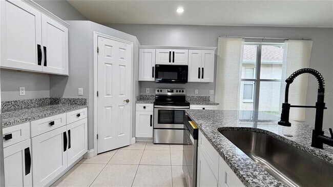 Building Photo - 4860 Chalfont Dr