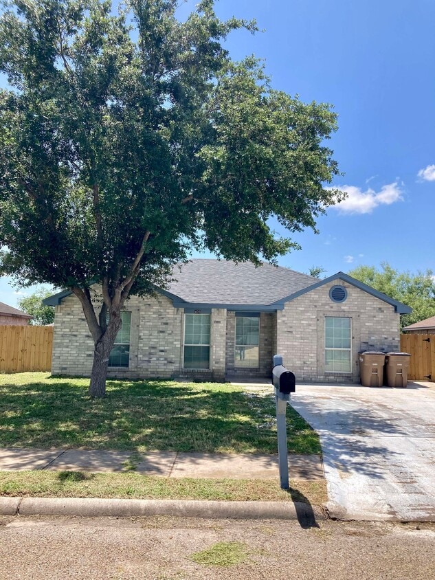 Primary Photo - 405 Poblano Dr