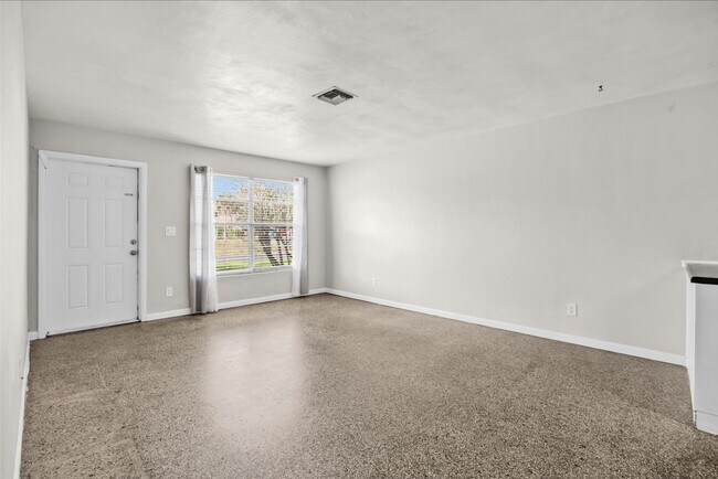 Foto del edificio - 2 Bedroom 1 Bath Duplex