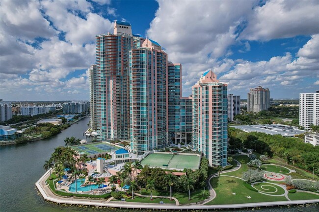 Foto del edificio - 3370 NE 190th St