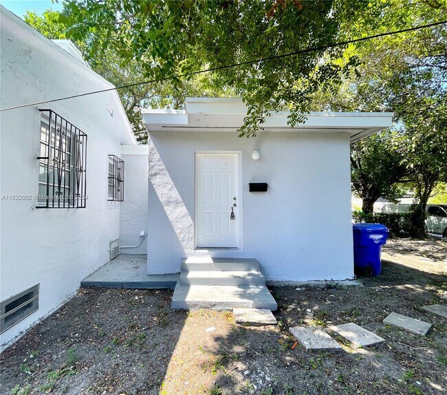 Foto del edificio - 7010 NW 4th Ct