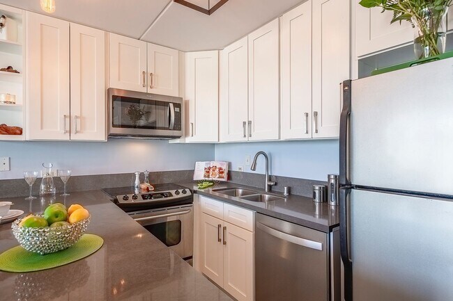 Foto del edificio - Lovely Renovated 2 Bedroom Condo