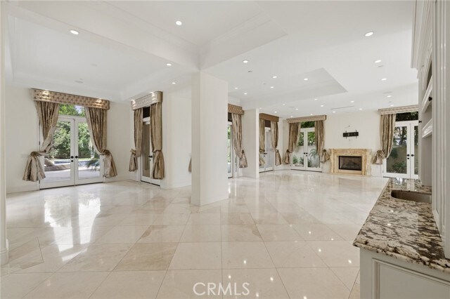 Foto del edificio - 5667 Lubao Ave