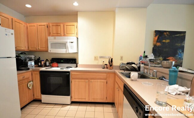 Building Photo - 1405 Beacon St