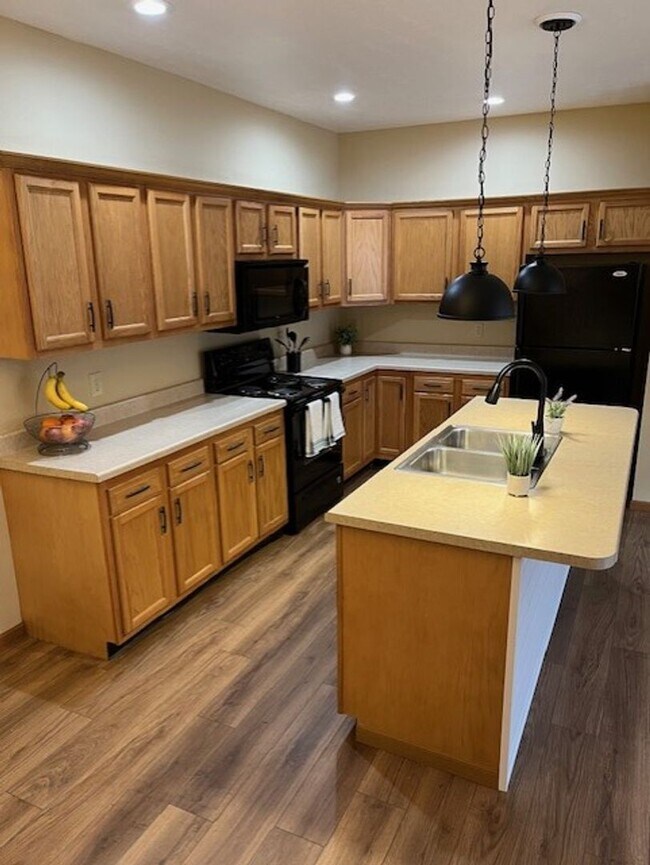 Foto del edificio - Modern Brick Ranch with 3 Bedrooms, 1.5 Ba...