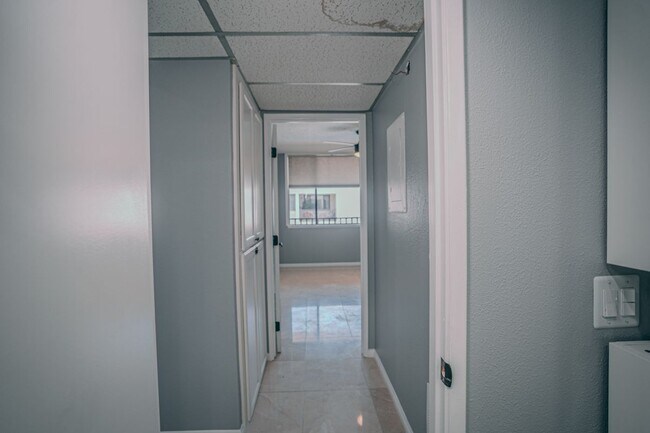 Foto del edificio - 1140 E Ocean, 325