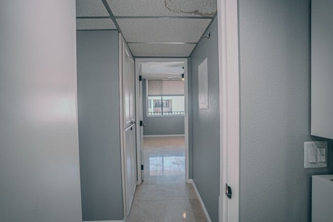 Building Photo - 1140 E Ocean Blvd