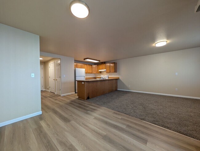 Foto del edificio - 3 bdrm/2 bthrm Duplex with Single Car Gara...